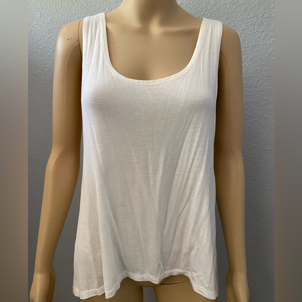 Heart Hips tank top. Off white. Size M. Good condition no rips or flaws